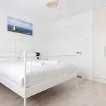 Modern Newly Refurbished House 10 Minute Walk From * ラヒンチ