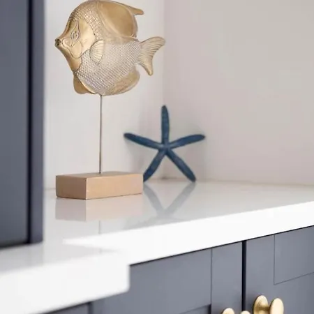 Modern Newly Refurbished House 10 Minute Walk From *