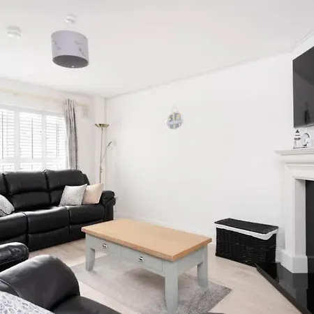 Ferienhaus Modern Newly Refurbished House 10 Minute Walk From *