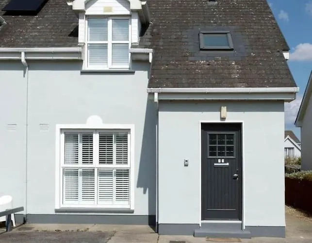 Modern Newly Refurbished House 10 Minute Walk From