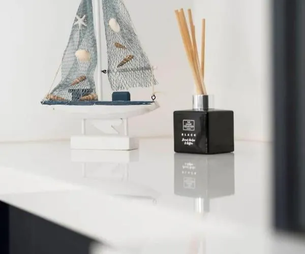 Holiday home Modern Newly Refurbished House 10 Minute Walk From