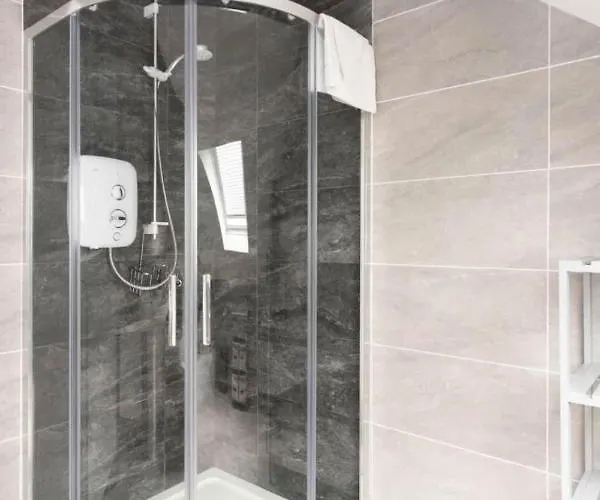 Holiday home Modern Newly Refurbished House 10 Minute Walk From